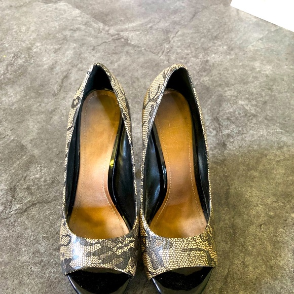 Aldo lace like platform 6 inch heels - Picture 2 of 4